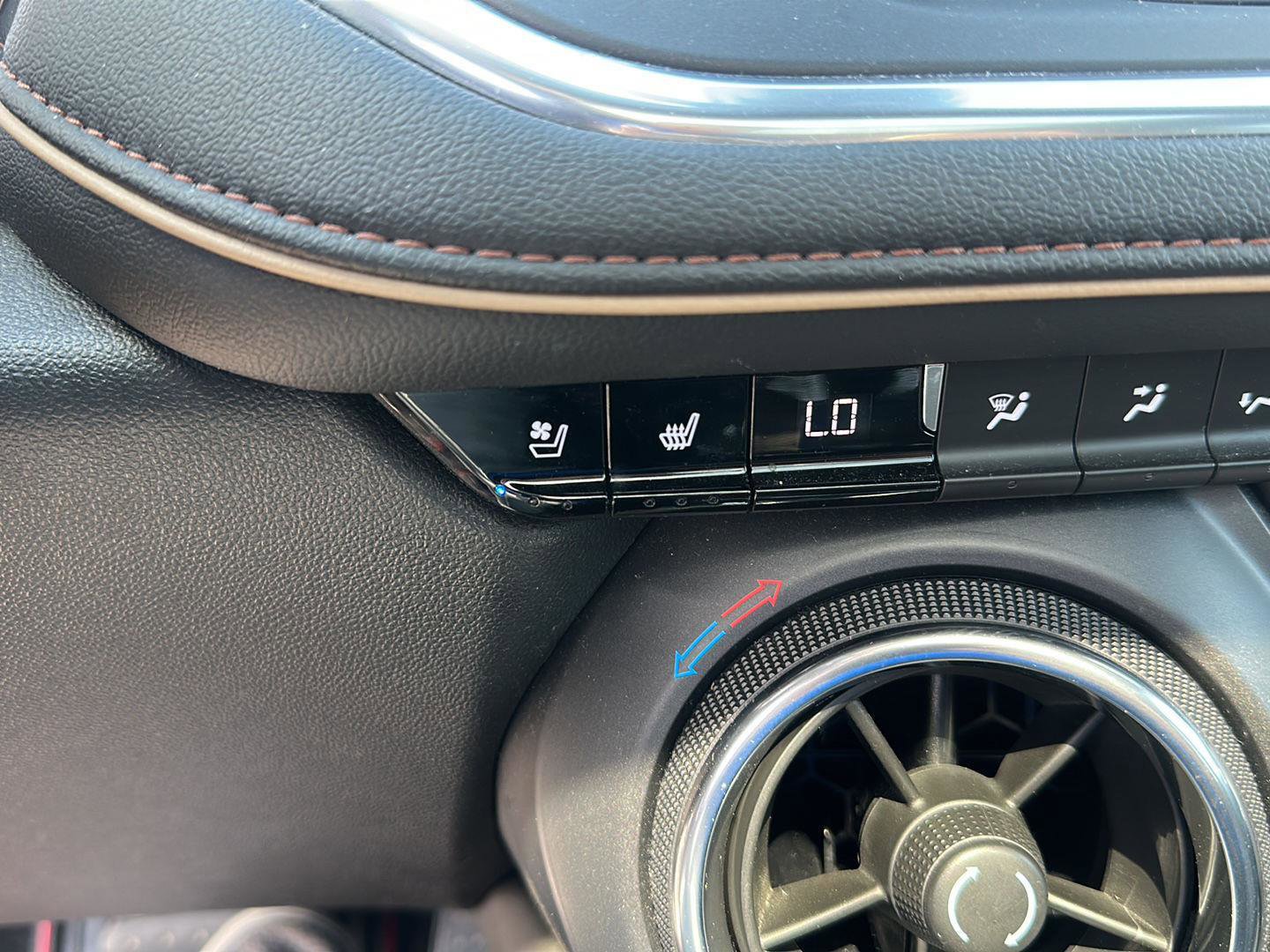 Used 2020 Chevrolet Blazer Premier w/ Driver Confidence II Package image 22