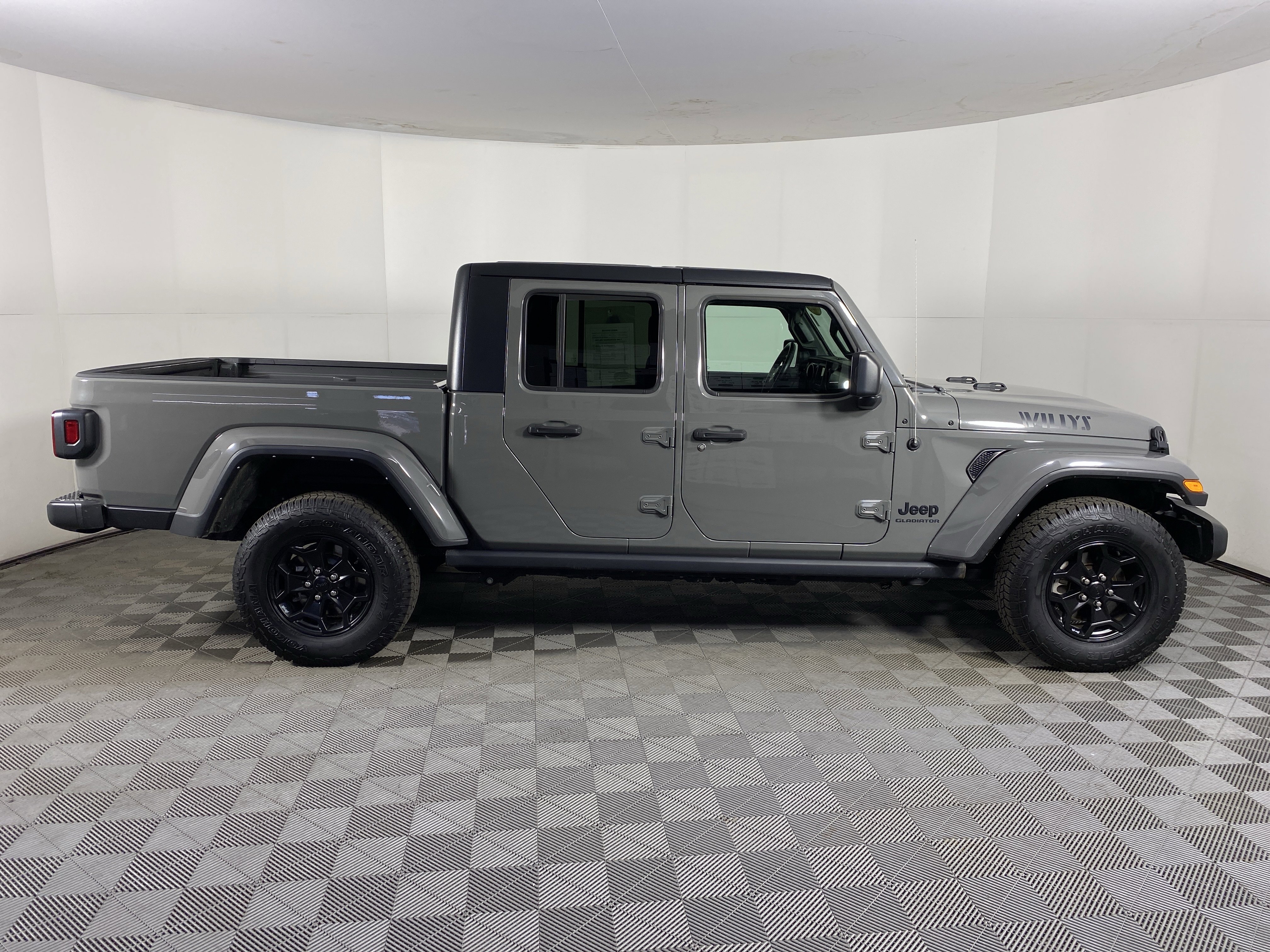Used 2022 Jeep Gladiator Willys AWD/4WD image 6