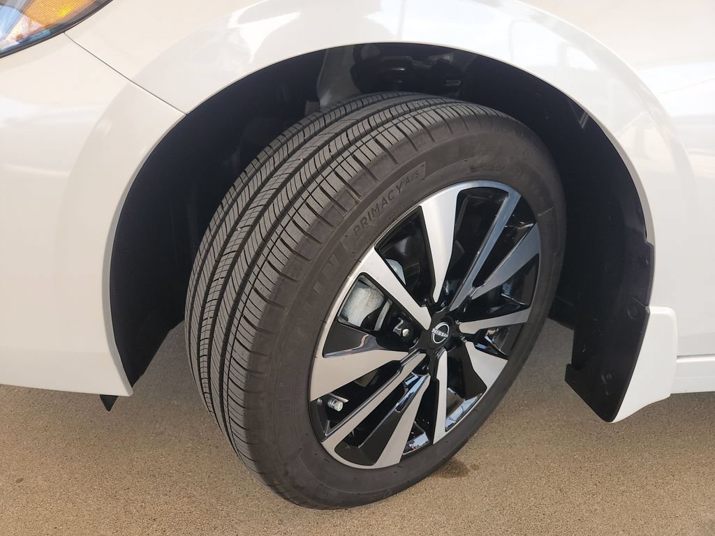 Certified 2025 Nissan Sentra SV w/ SV Premium Package FWD image 33