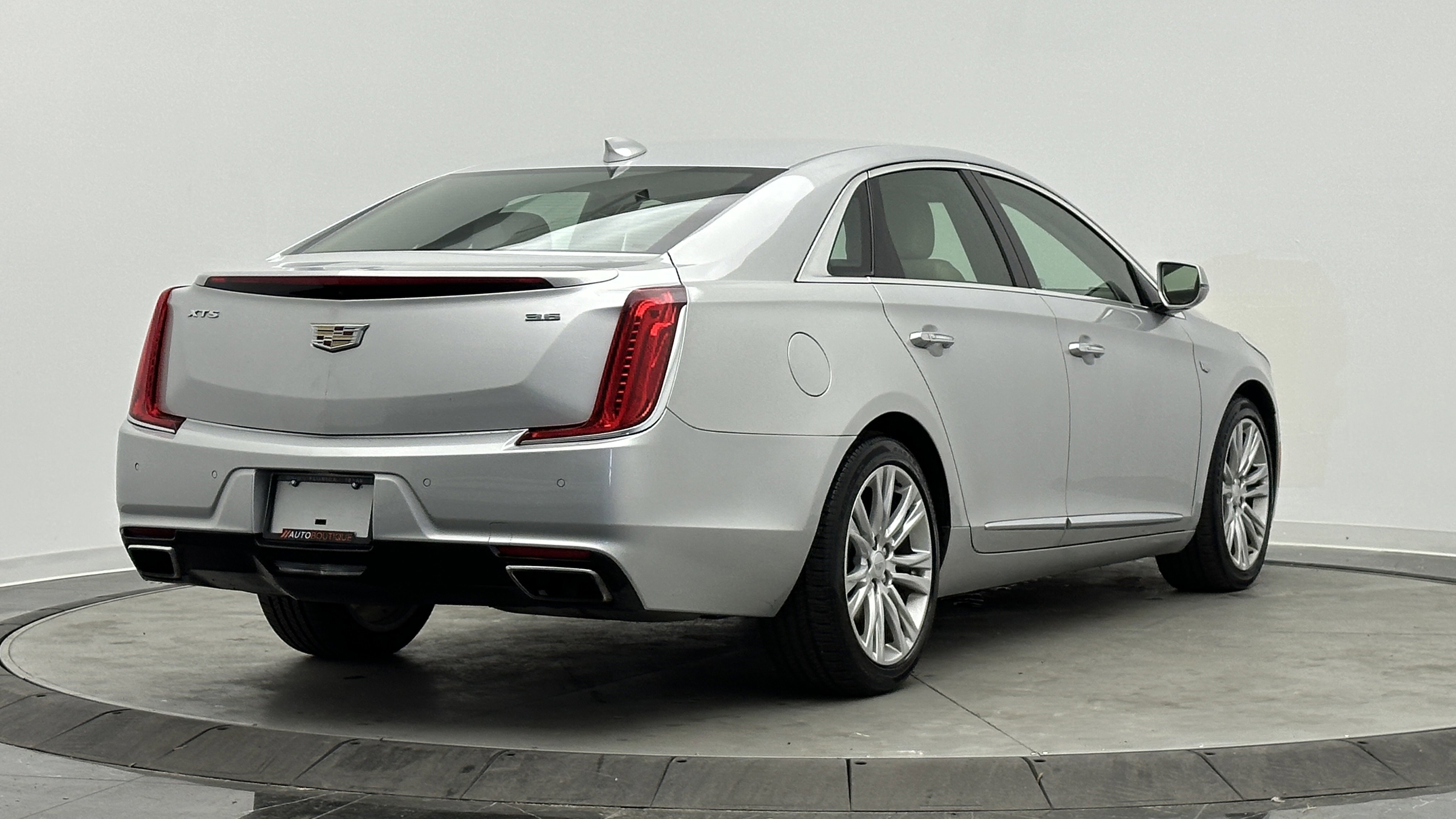 Used 2019 Cadillac XTS Luxury image 8