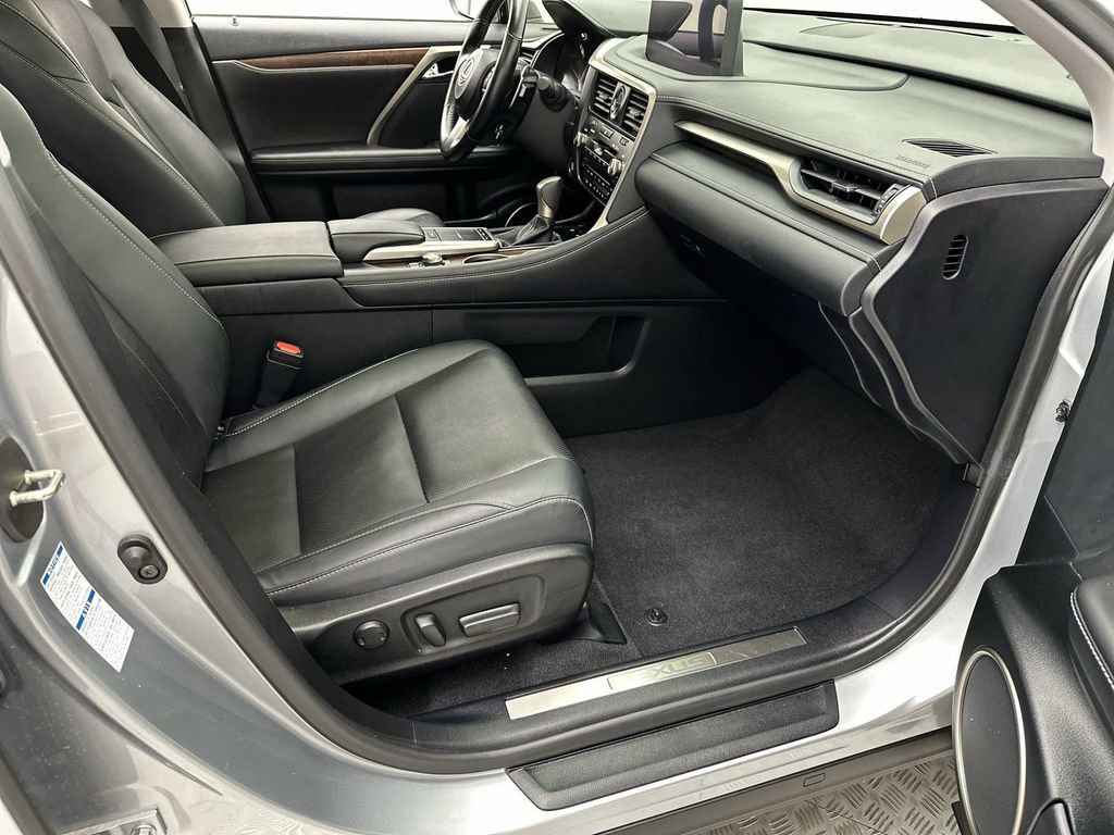 Used 2022 Lexus RX 350L Premium w/ Premium Package image 25