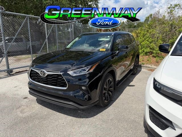 Used 2026 Toyota Highlander Limited AWD/4WD image 1