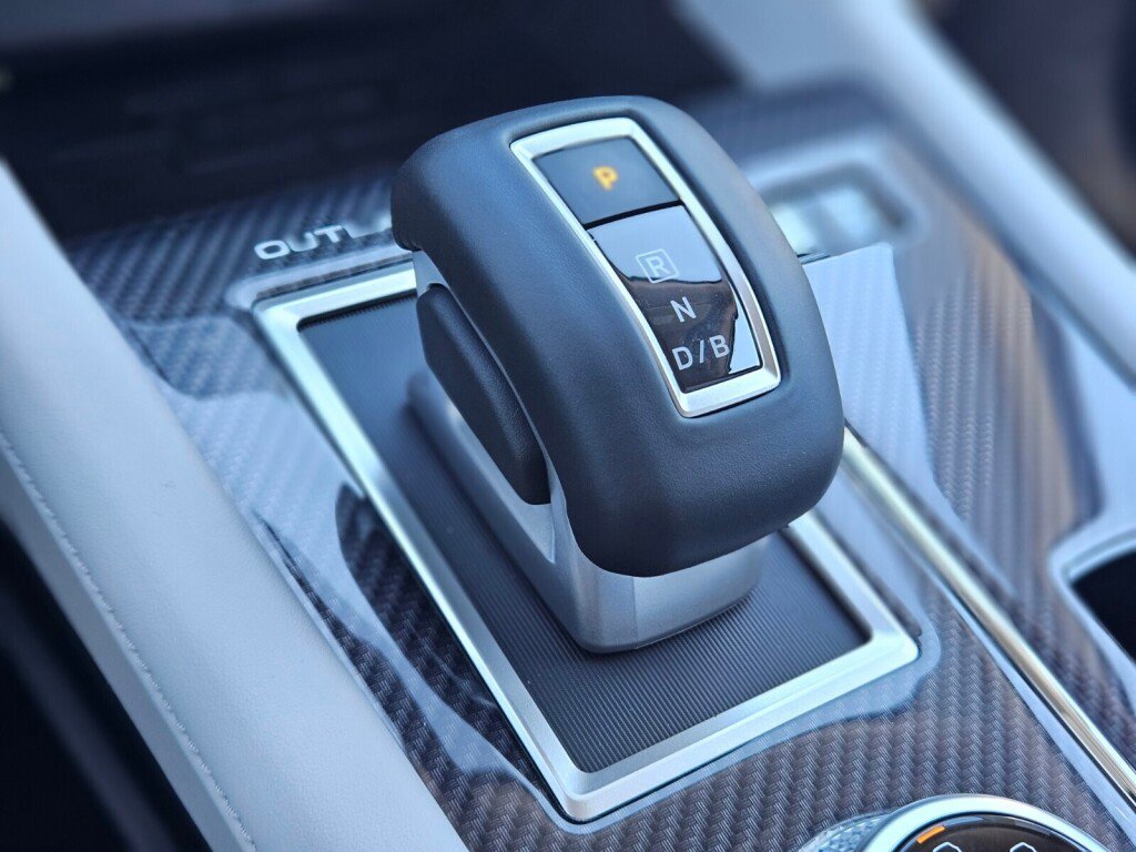 New 2025 Mitsubishi Outlander SEL image 26