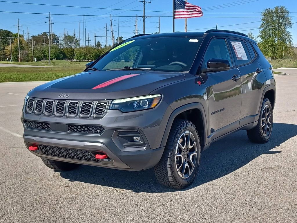 Used 2024 Jeep Compass Trailhawk w/ Trailhawk Elite Group AWD/4WD image 2