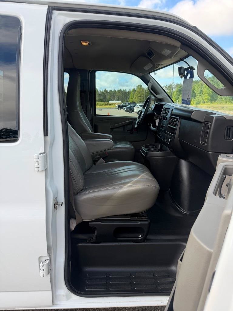 Used 2023 Chevrolet Express 3500 LS RWD image 14