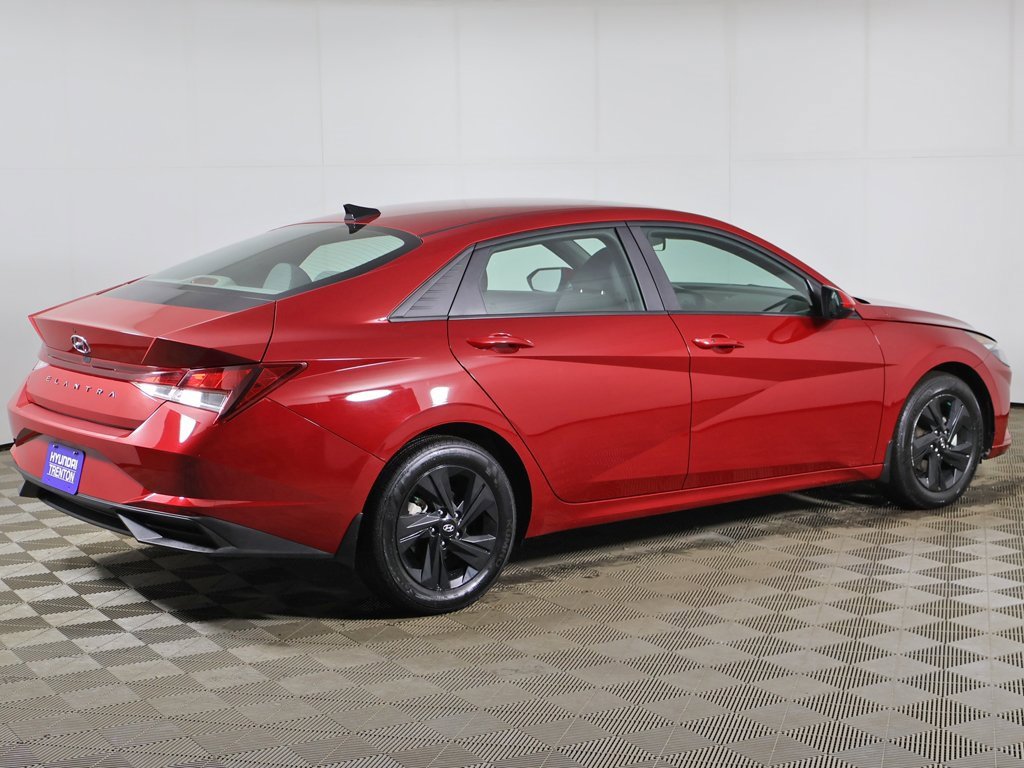 Certified 2023 Hyundai Elantra SEL image 9