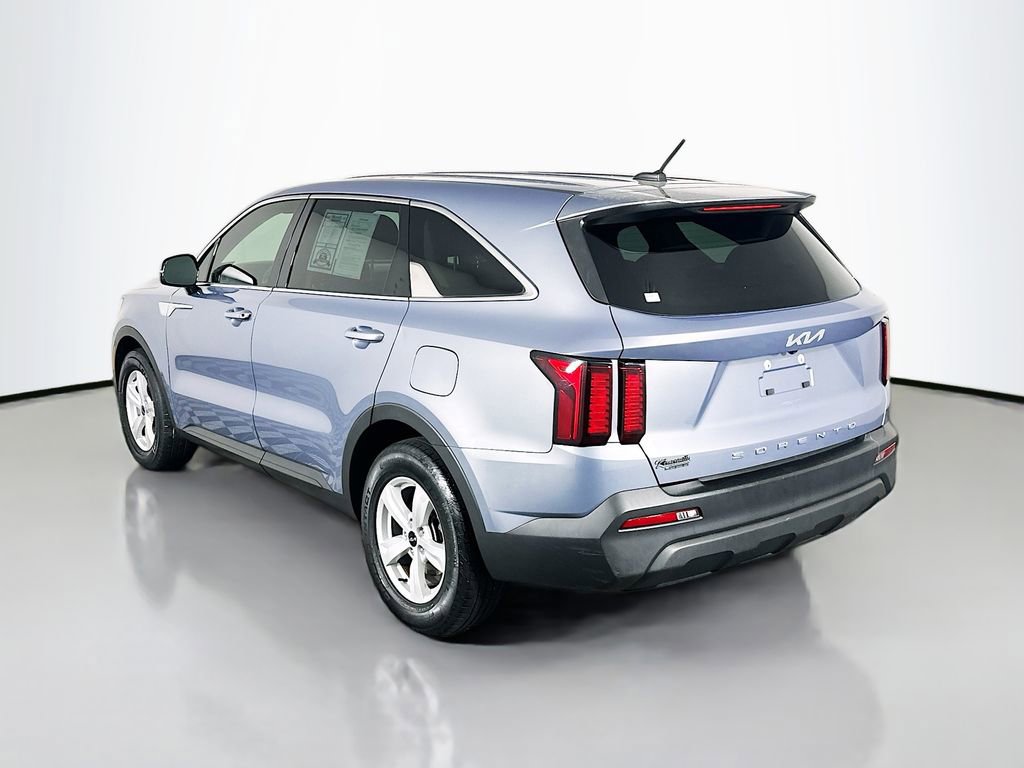 Used 2022 Kia Sorento LX image 5