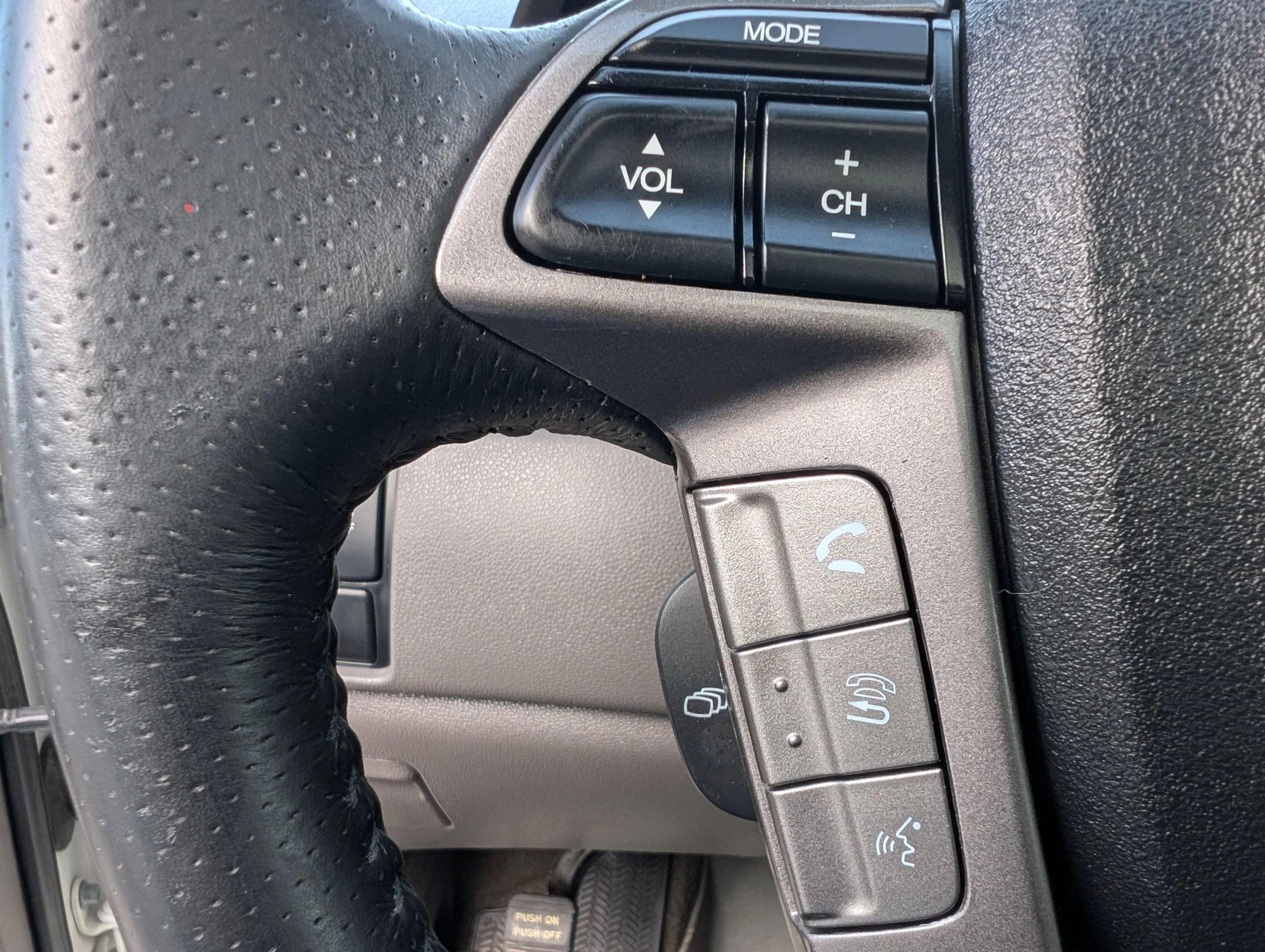 Used 2016 Honda Odyssey Touring Elite image 12