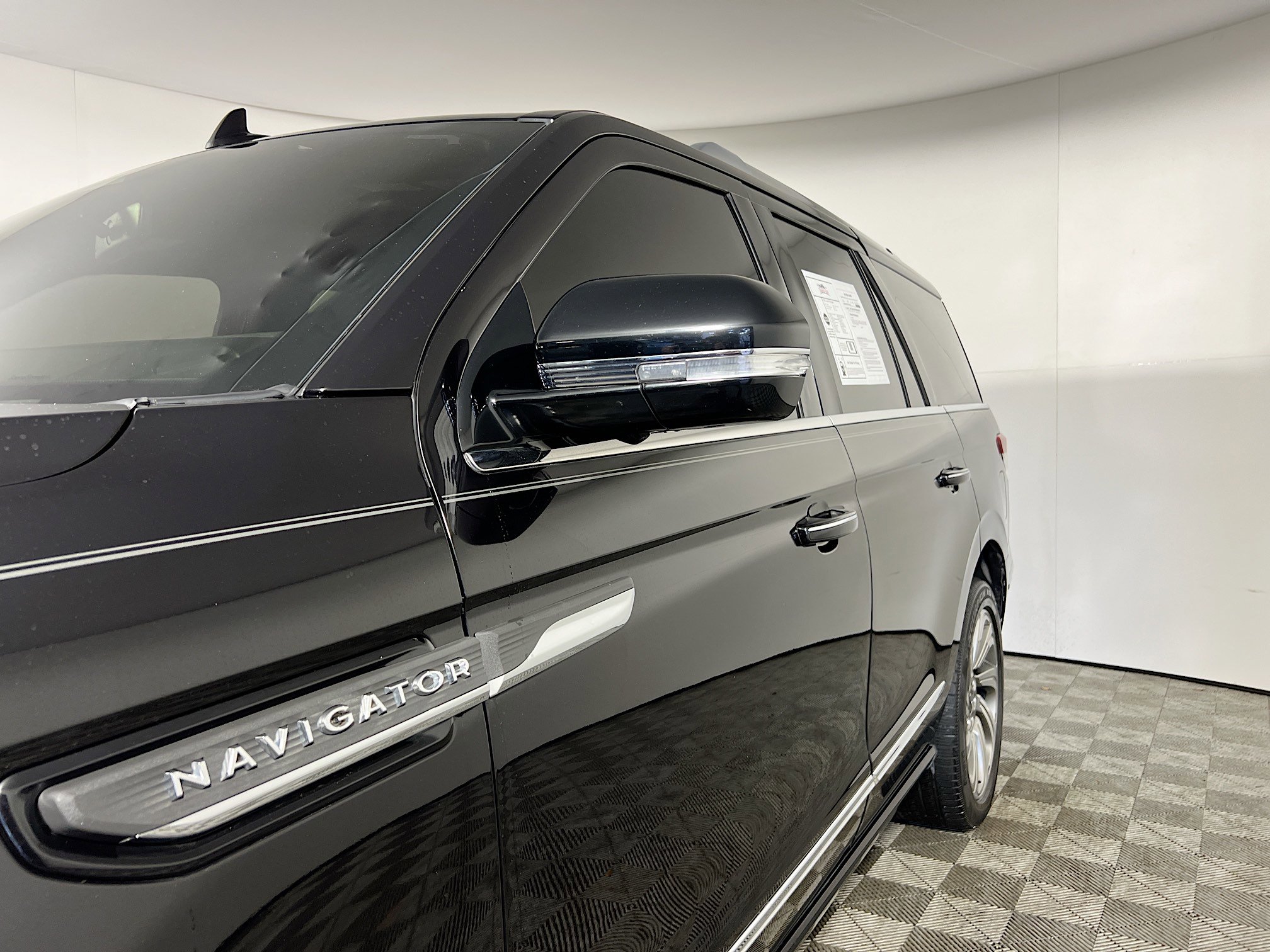 Used 2022 Lincoln Navigator Reserve image 13