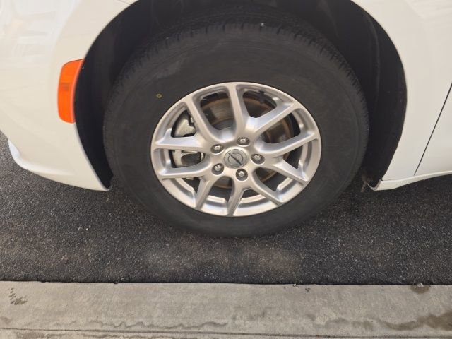 Certified 2024 Chrysler Pacifica Touring-L FWD image 8