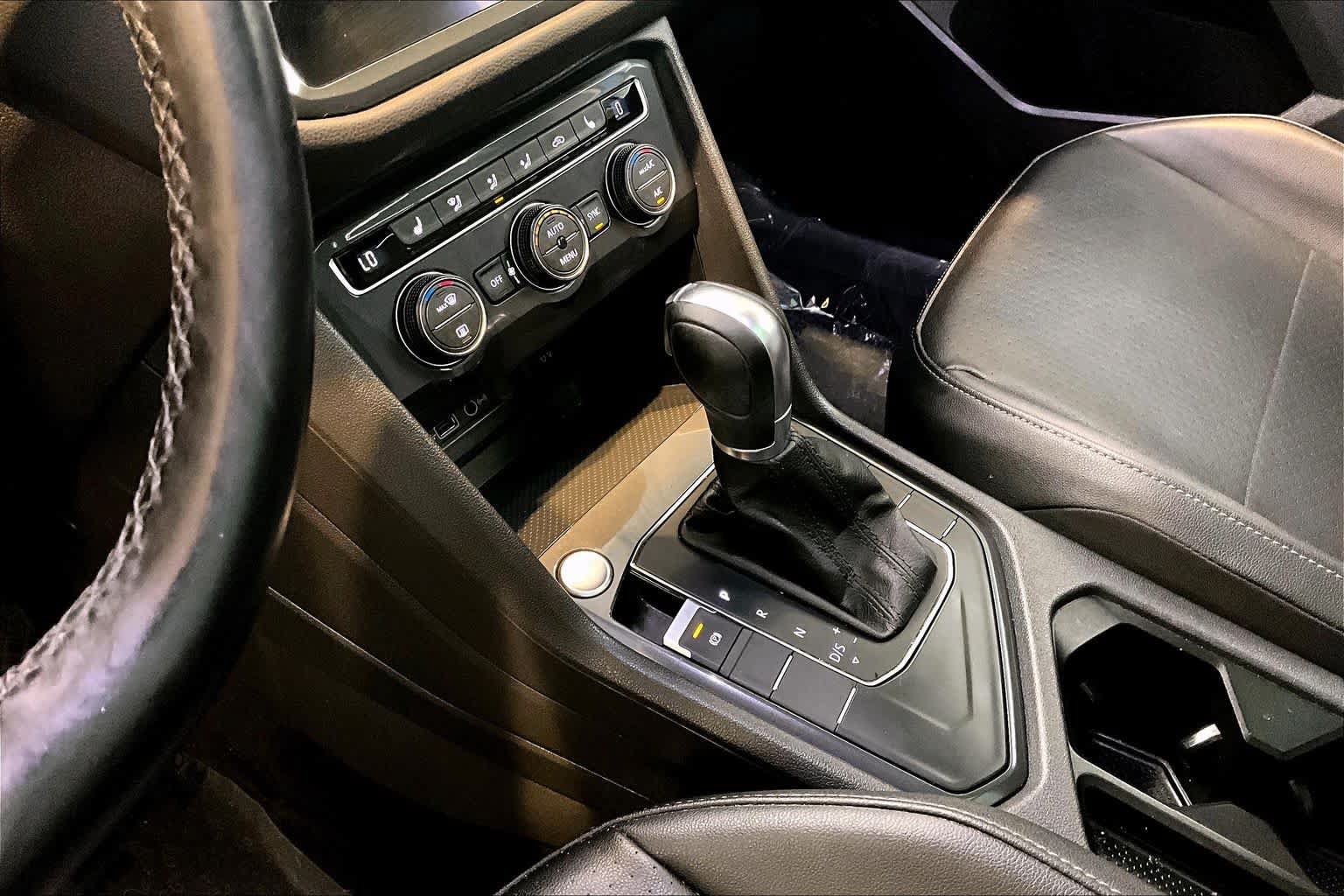 Used 2019 Volkswagen Tiguan SE w/ Panoramic Sunroof Package FWD image 16