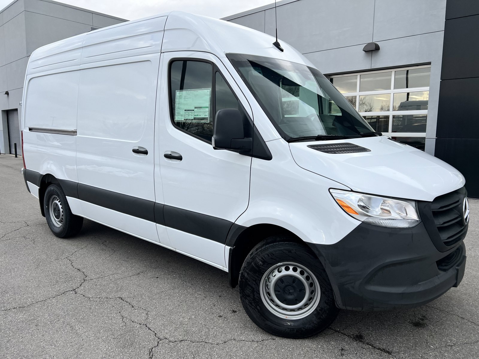 Used 2025 Mercedes-Benz Sprinter 2500 image 4