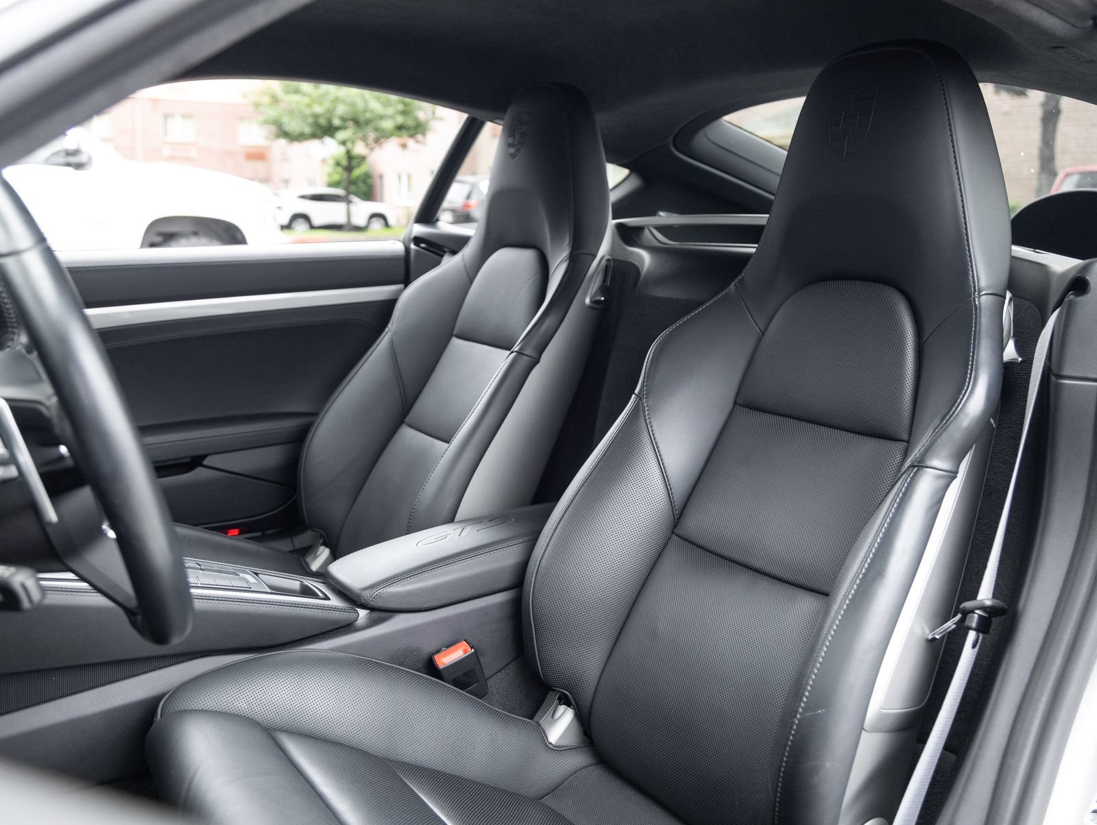 Certified 2022 Porsche 718 Cayman GTS RWD image 5