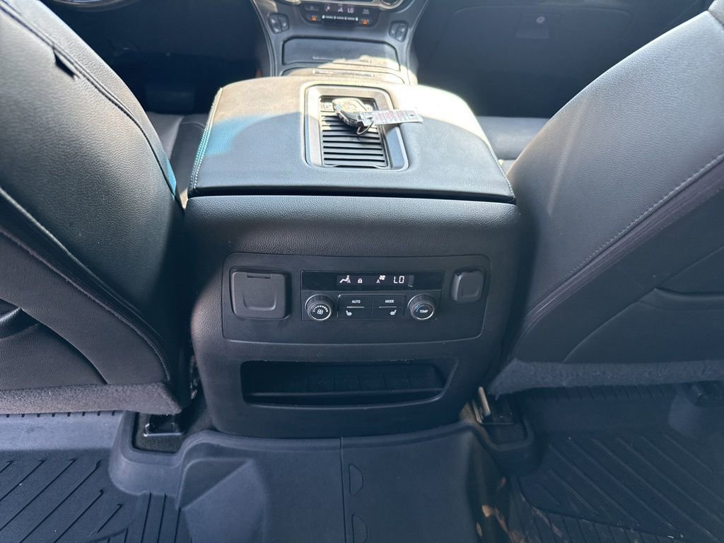 Used 2018 Chevrolet Suburban Premier image 26