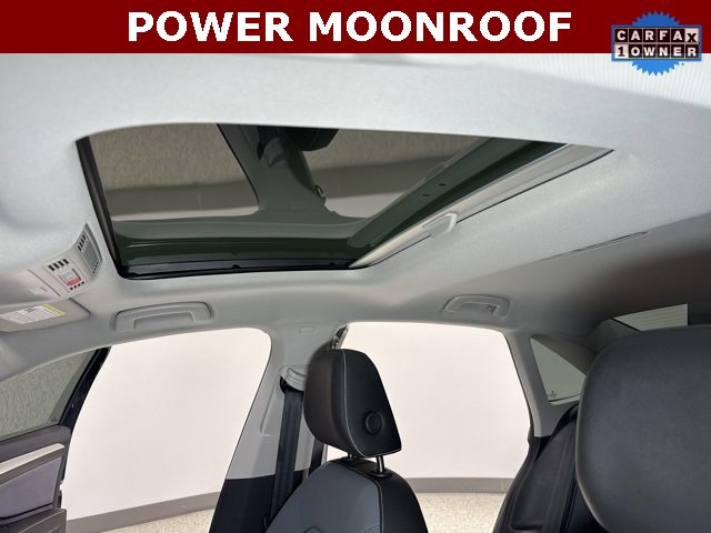 Used 2025 Volkswagen Jetta SE image 2