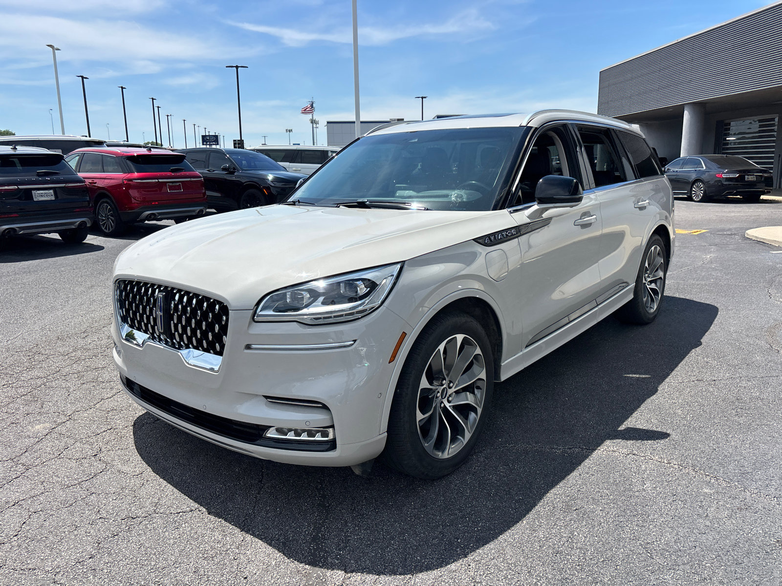 Certified 2023 Lincoln Aviator Grand Touring w/ Equipment Group 301A AWD/4WD image 3