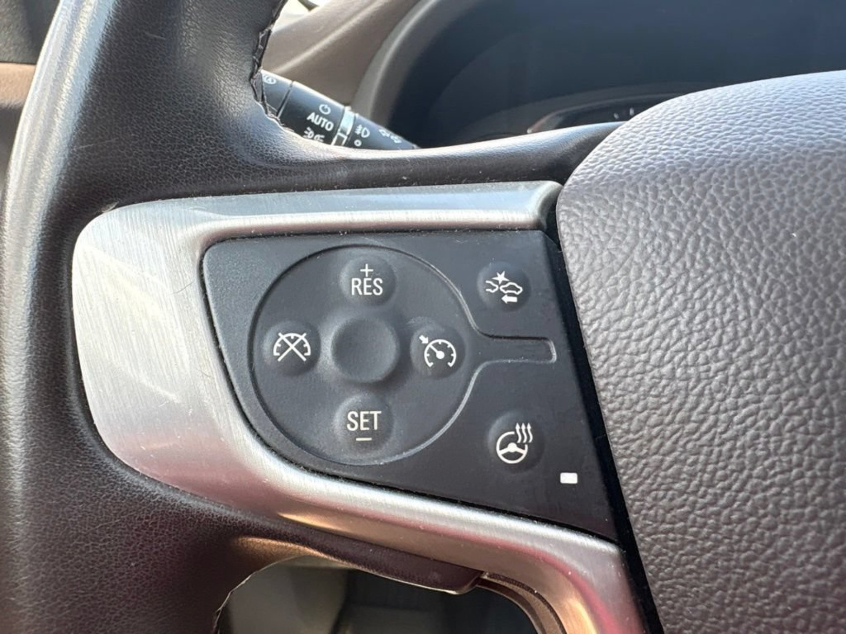 Used 2023 GMC Acadia SLT w/ Preferred Package FWD image 12