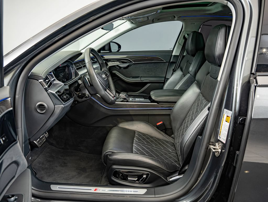 Used 2022 Audi S8 AWD/4WD image 32