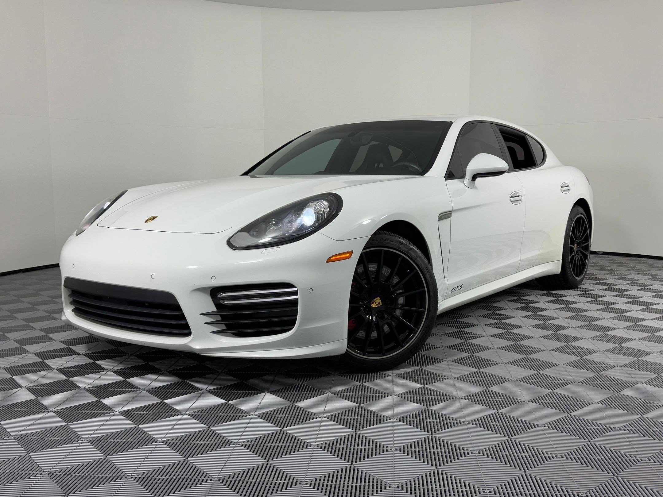 Used 2016 Porsche Panamera GTS image 1