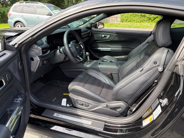 Used 2025 Ford Mustang Premium RWD image 13