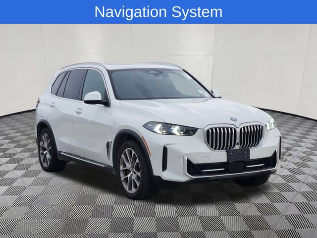 Used 2025 BMW X5 xDrive50e AWD/4WD image 2
