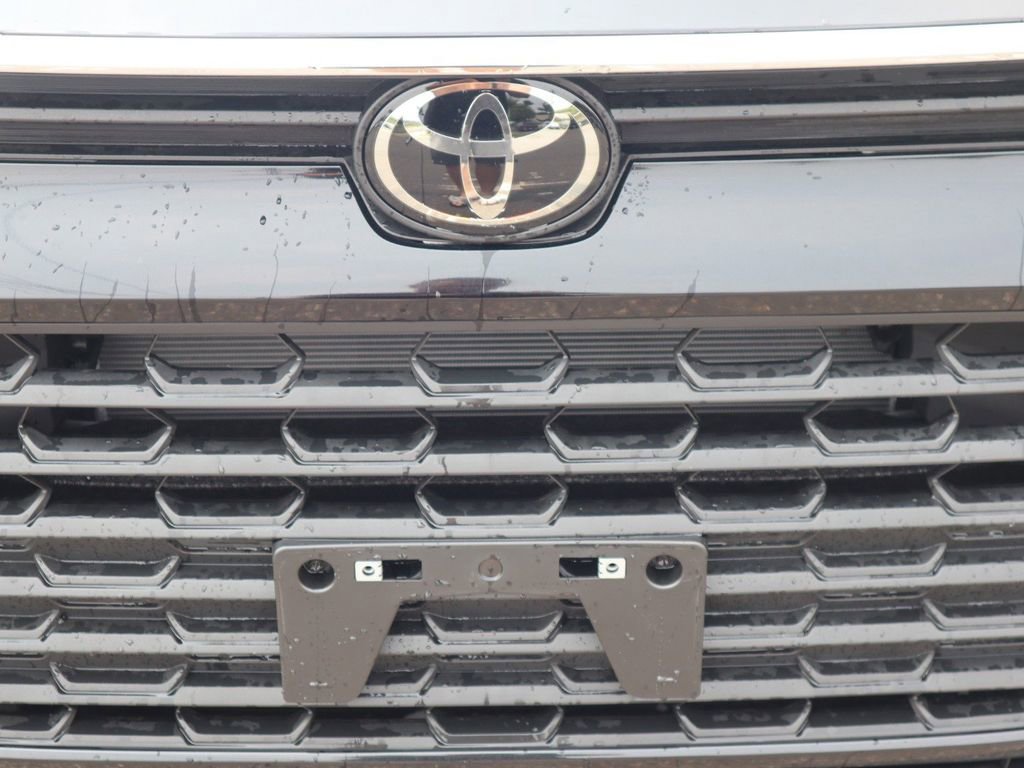 Used 2025 Toyota Grand Highlander AWD image 39