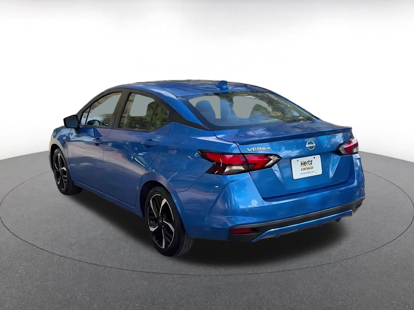 Used 2024 Nissan Versa SR image 11