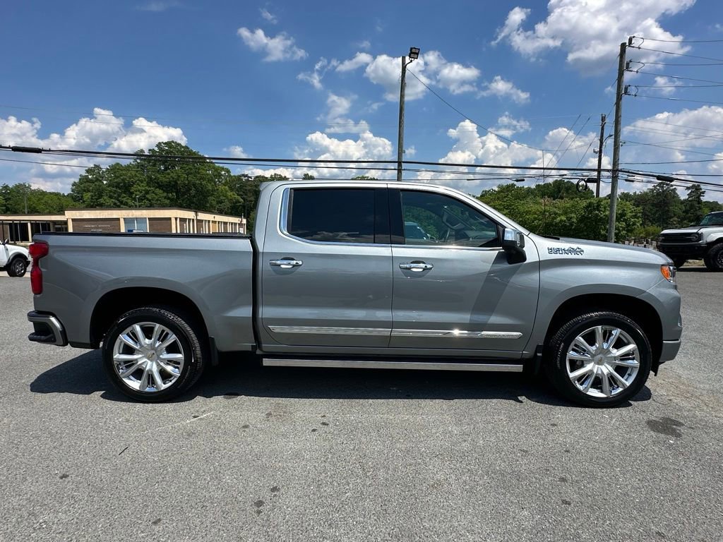 Used 2025 Chevrolet Silverado 1500 High Country w/ High Country Premium Package AWD/4WD image 12