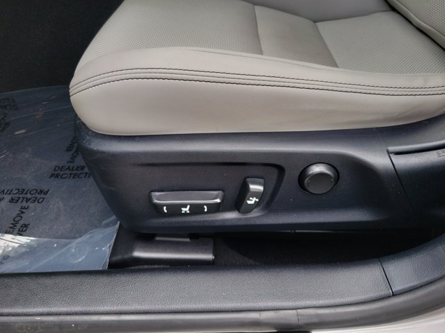 Used 2016 Lexus IS 200t w/ Premium Package RWD image 14