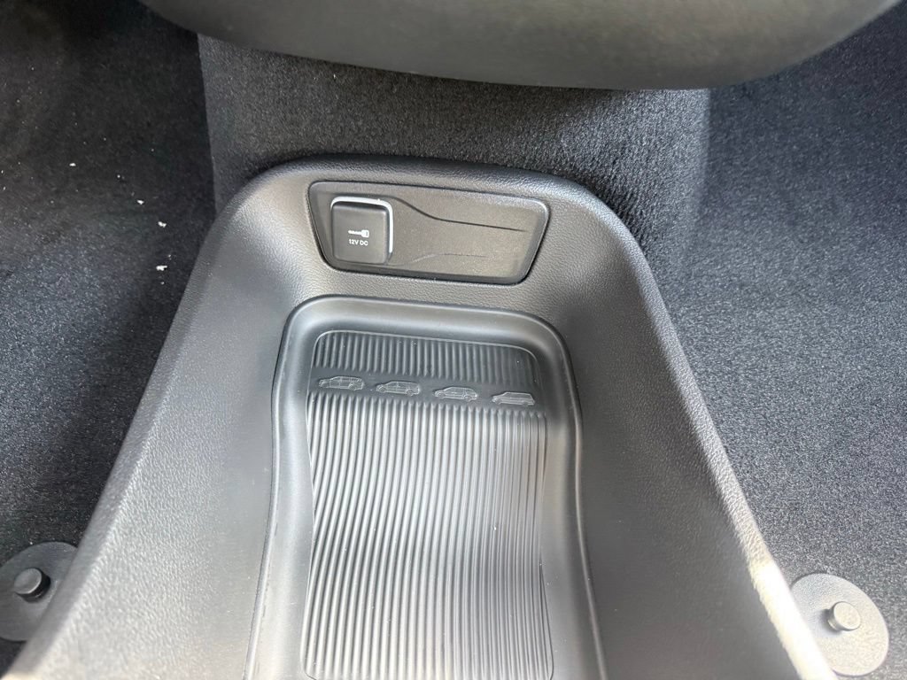New 2027 Chrysler Pacifica Select w/ Family Tech Group FWD image 28