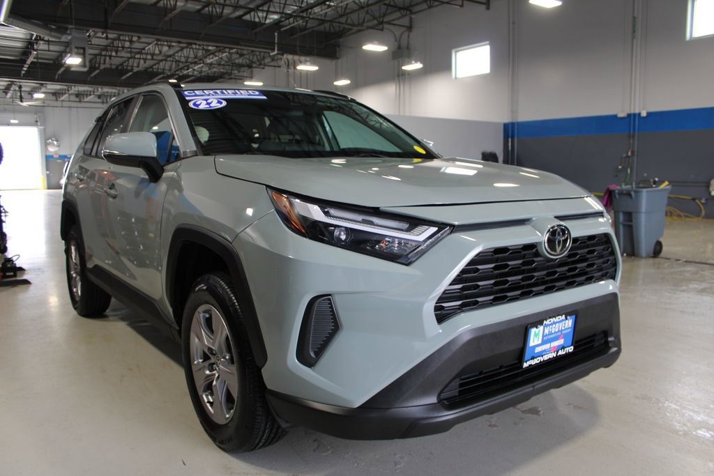 Used 2022 Toyota RAV4 XLE AWD/4WD image 4