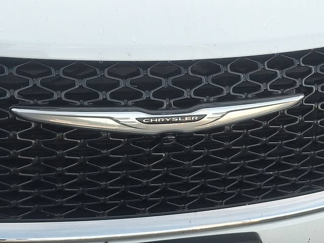Used 2025 Chrysler Pacifica Select FWD image 6