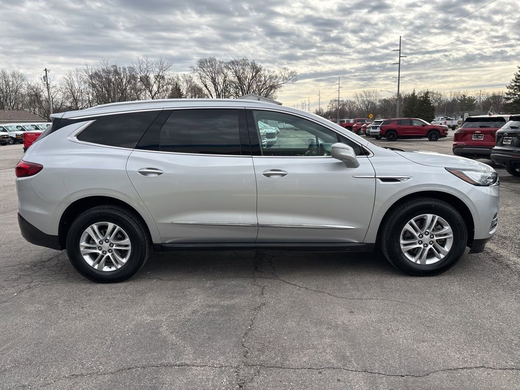 Used 2018 Buick Enclave Premium w/ LPO, Hit The Road Package AWD/4WD image 4