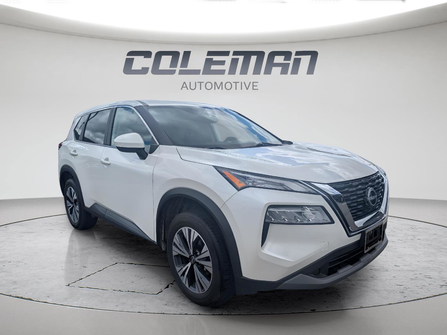 Used 2023 Nissan Rogue SV AWD/4WD image 3