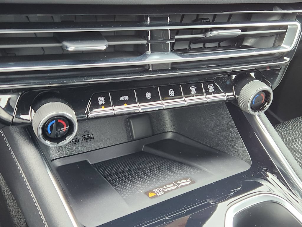 New 2026 Chevrolet Traverse LT w/ Enhanced Driving Package AWD/4WD image 17
