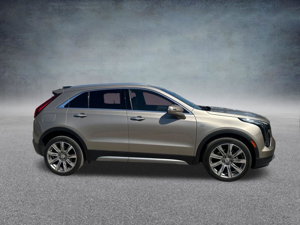Used 2022 Cadillac XT4 Premium Luxury w/ Technology Package FWD image 7