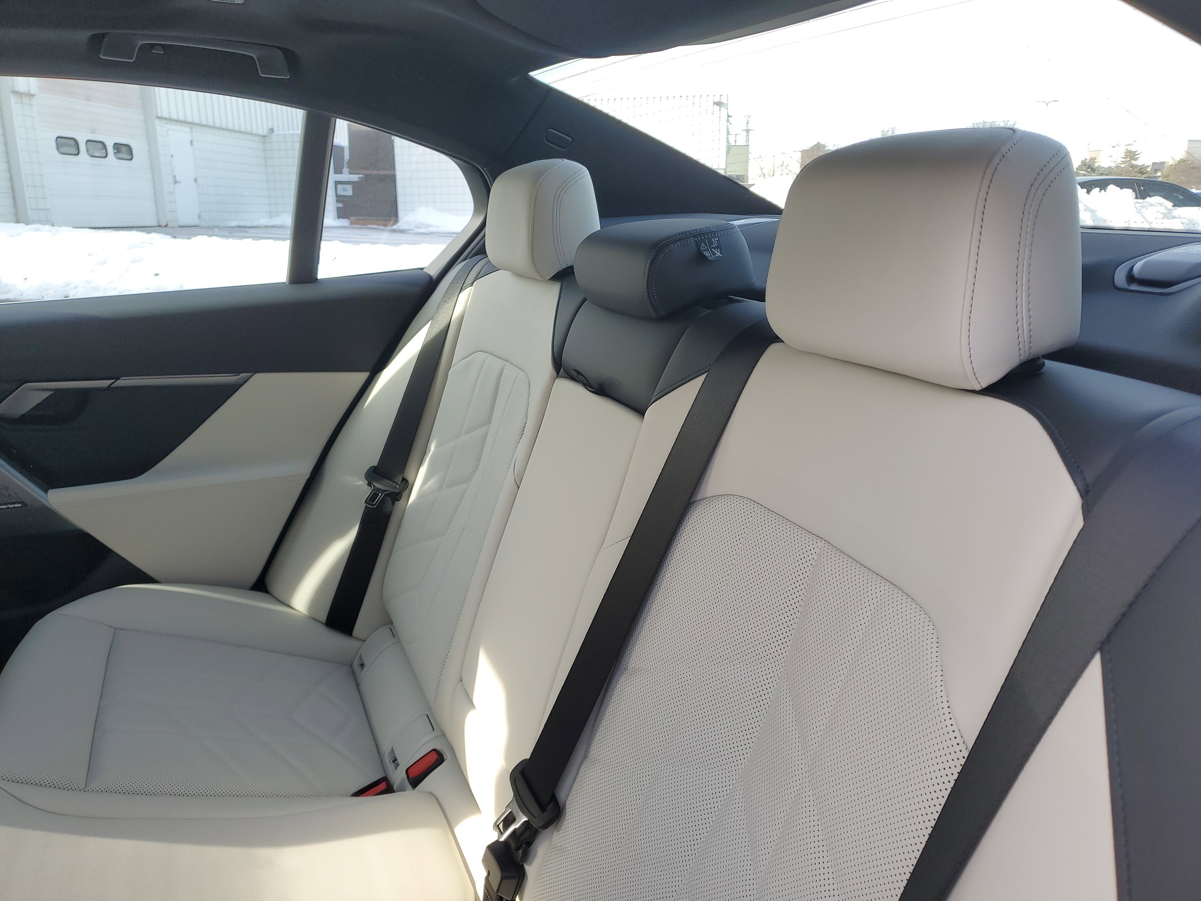 New 2026 BMW 530i xDrive w/ Premium Package image 23