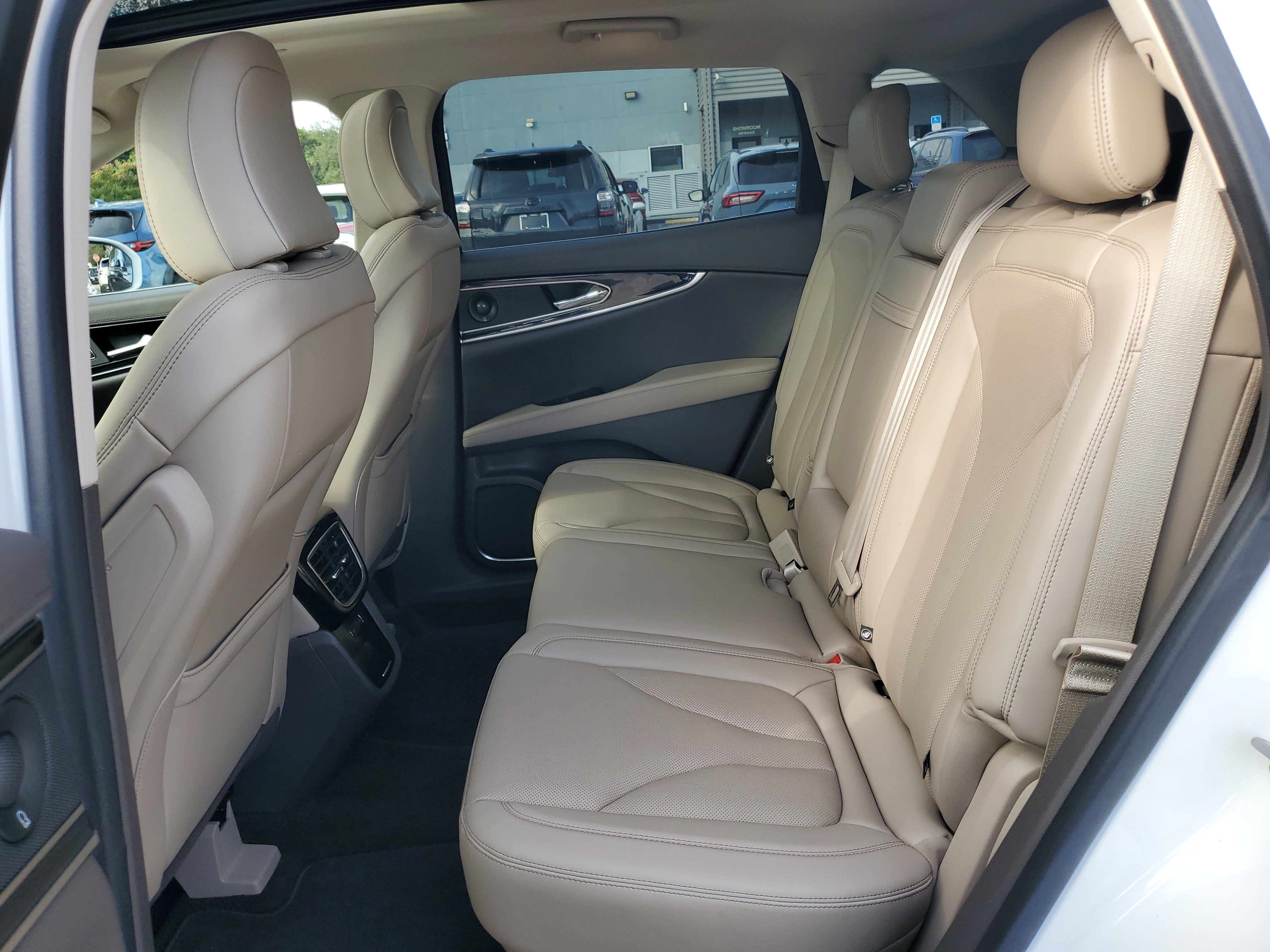 Certified 2022 Lincoln Nautilus Reserve w/ Equipment Group 201A image 8