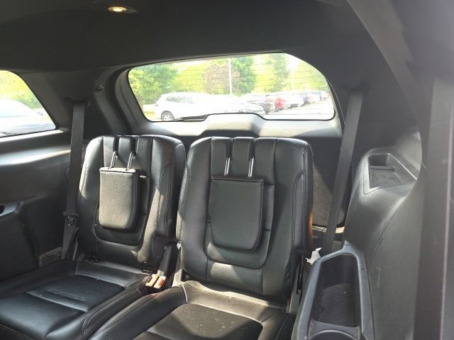 Used 2016 Ford Explorer XLT w/ Equipment Group 202A AWD/4WD image 16