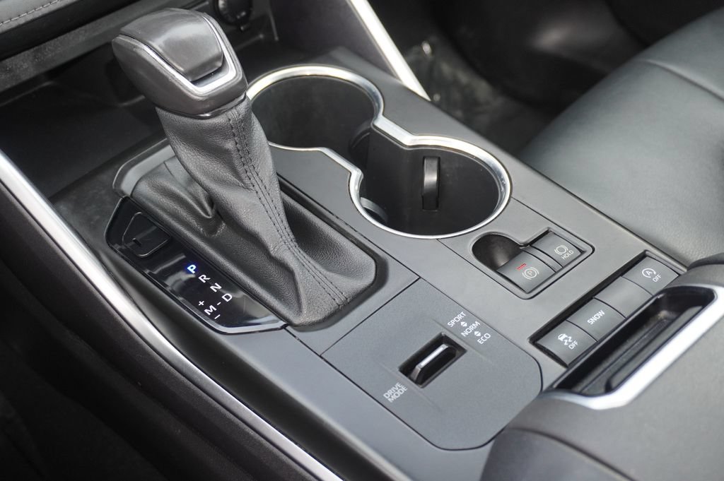 Used 2020 Toyota Highlander XLE FWD image 19