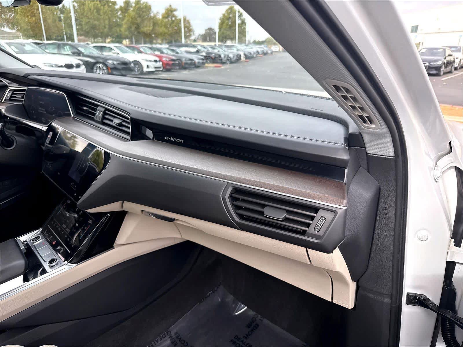 Used 2021 Audi e-tron Prestige w/ Prestige Package AWD/4WD image 28