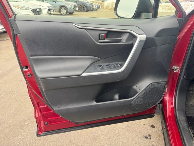 Used 2019 Toyota RAV4 LE w/ Carpet Mat Package AWD/4WD image 25