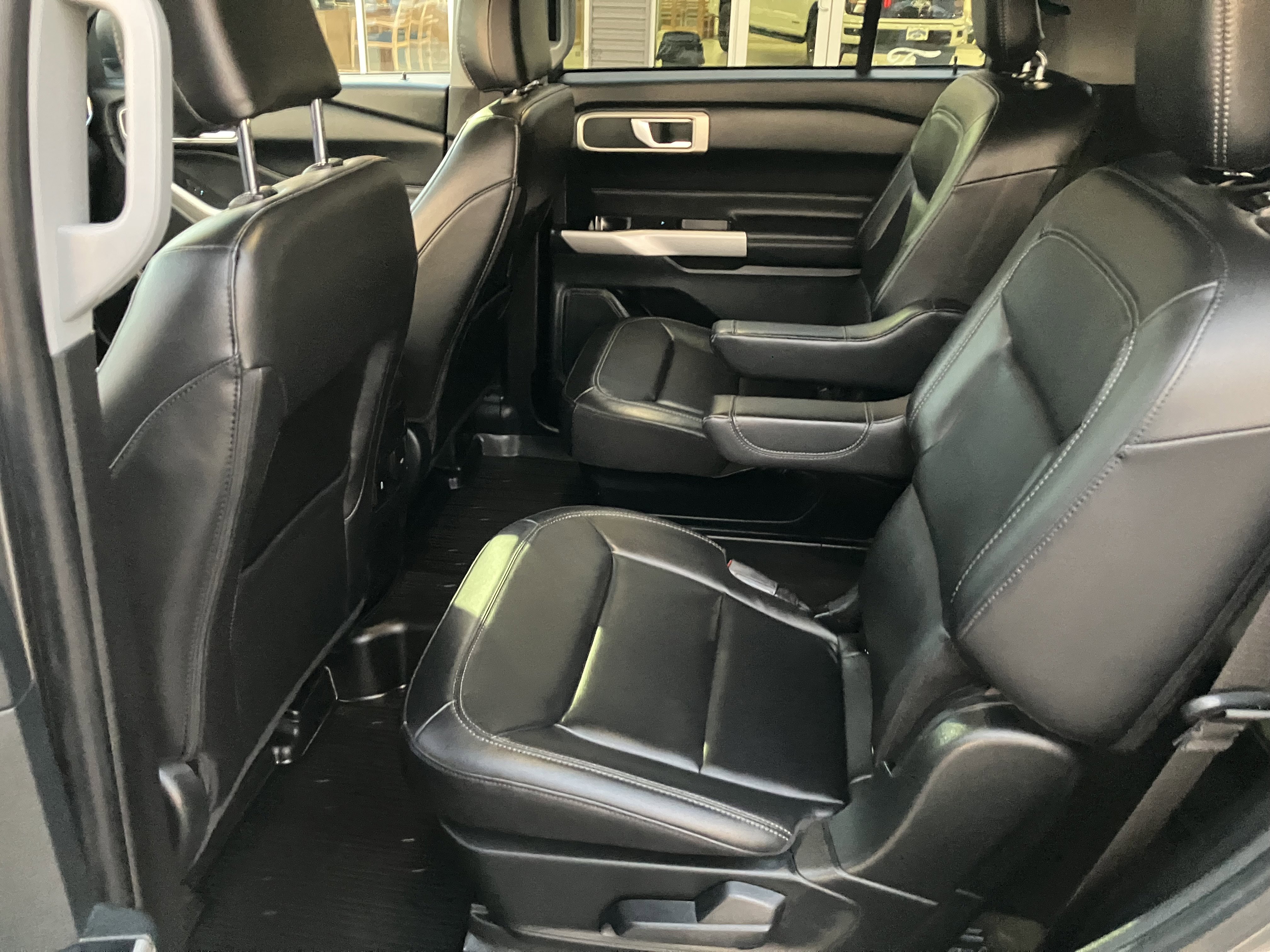 Used 2023 Ford Explorer XLT w/ Equipment Group 202A AWD/4WD image 14
