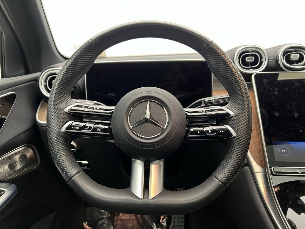 Used 2025 Mercedes-Benz GLC 300 4MATIC image 17