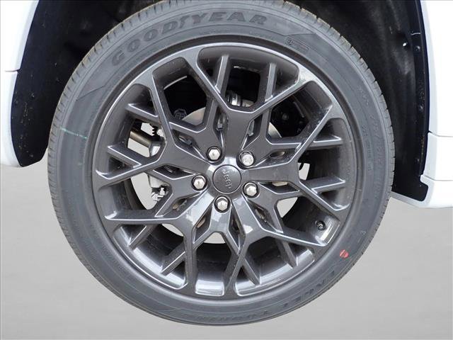 New 2026 Jeep Grand Cherokee Summit w/ Obsidian Package image 7