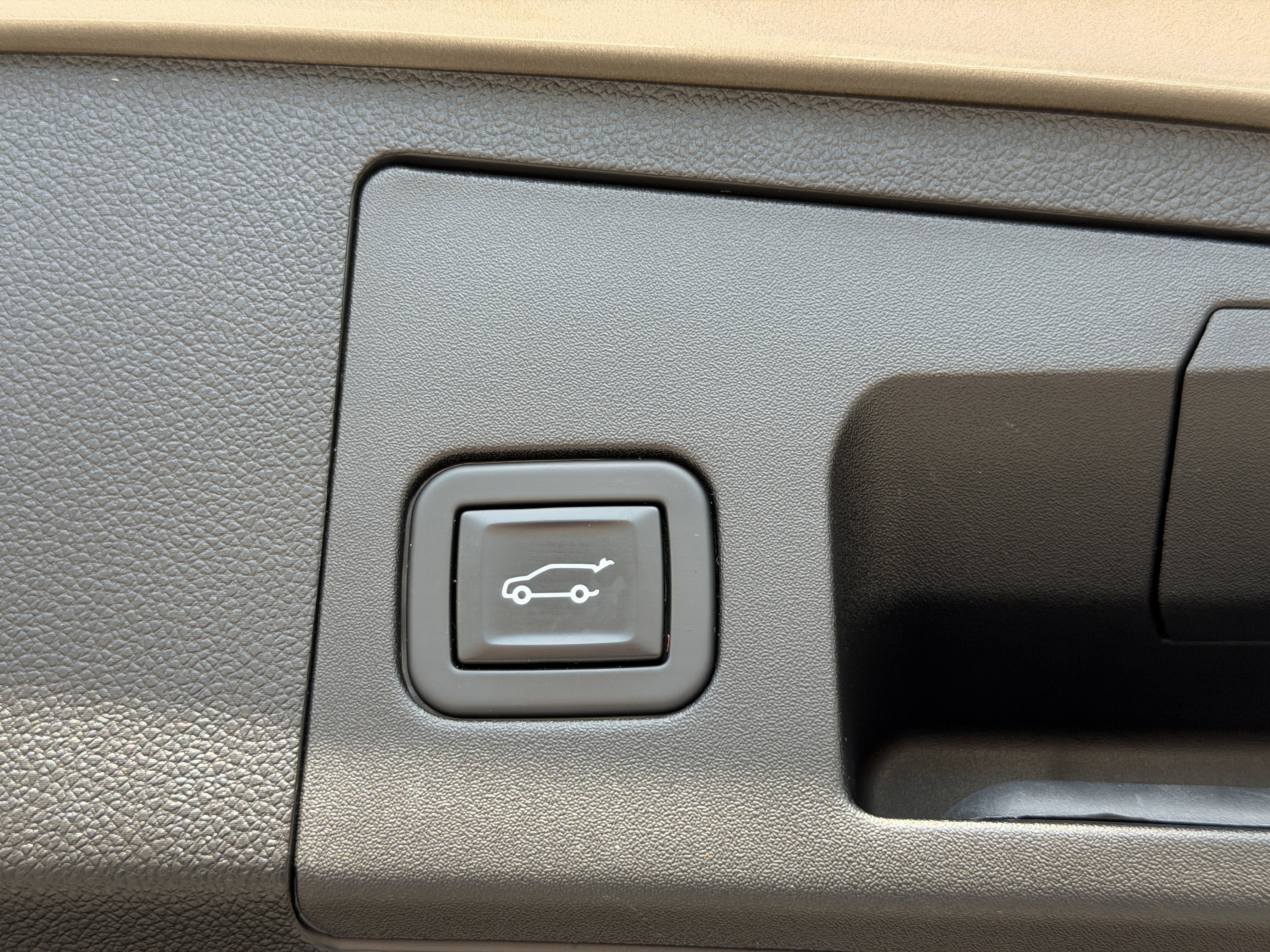 Certified 2022 Cadillac XT4 Premium Luxury w/ Technology Package FWD image 11