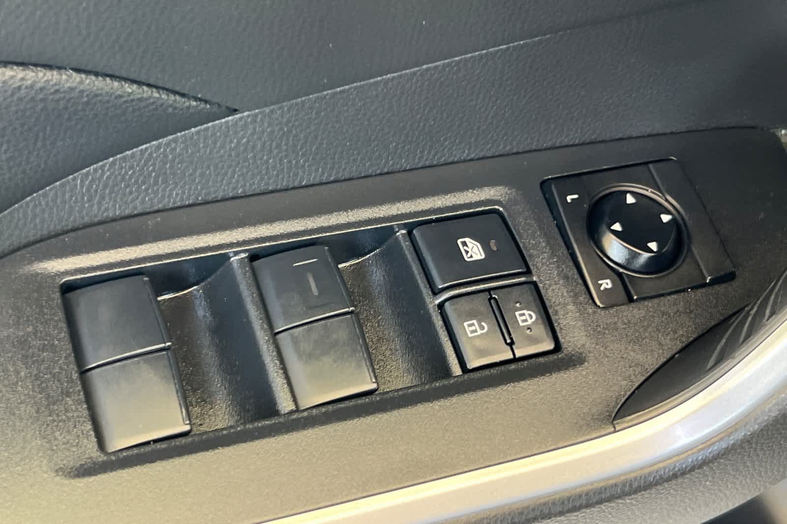 Used 2020 Toyota RAV4 LE AWD/4WD image 13