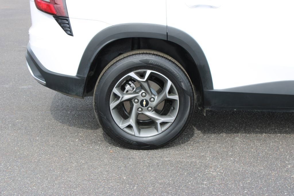 Used 2025 Chevrolet Trax LT image 13
