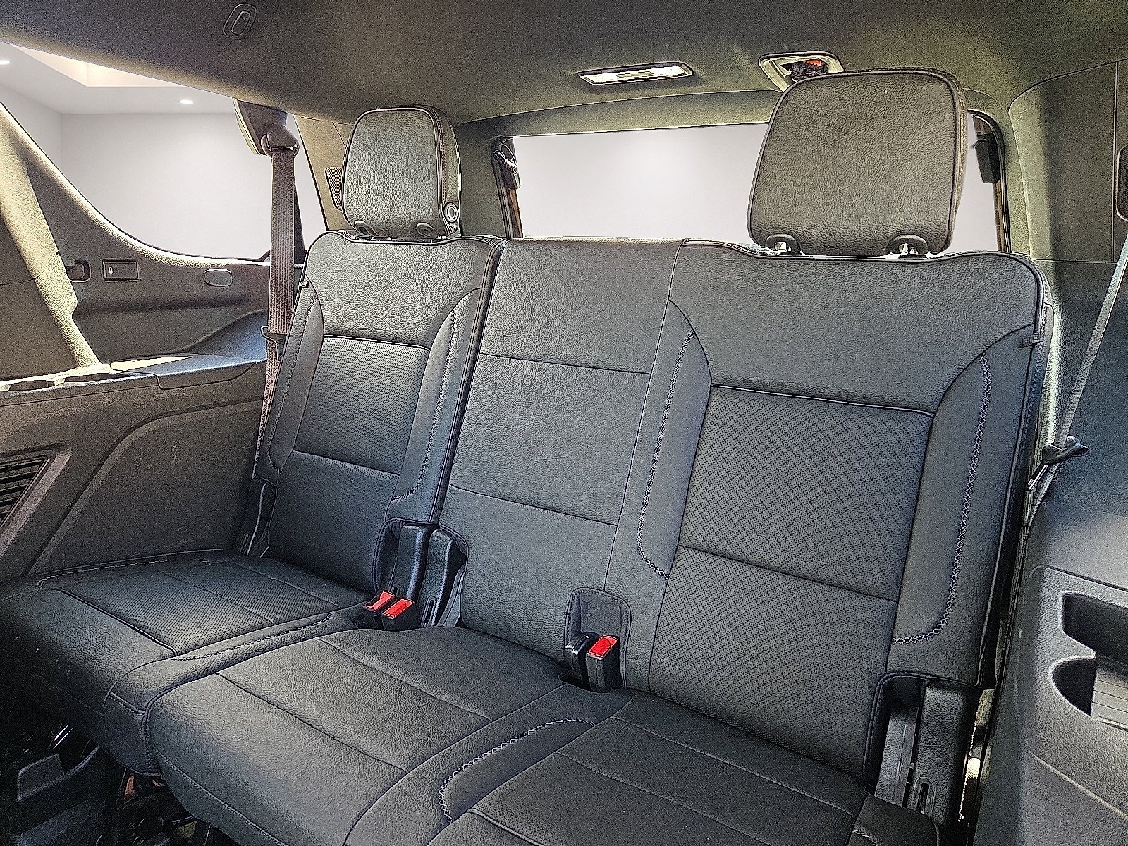 Certified 2021 GMC Yukon Denali w/ Denali Premium Package AWD/4WD image 18
