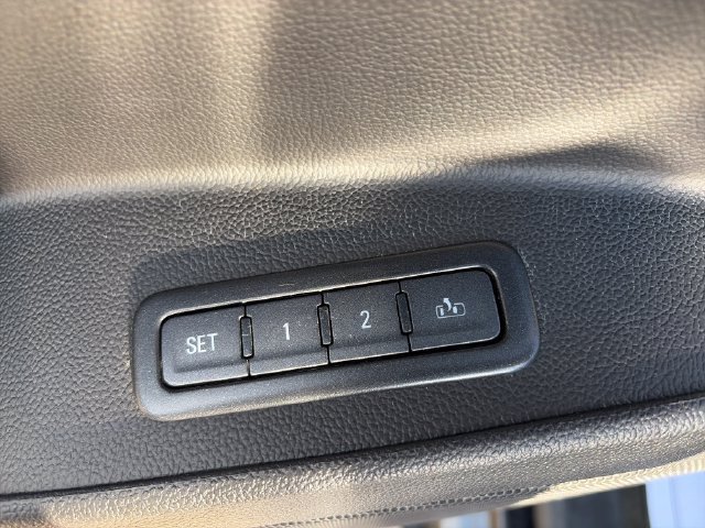 Used 2017 GMC Yukon SLT w/ Premium Edition AWD/4WD image 11